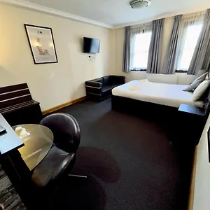 Hotel Epsilon, Londýn